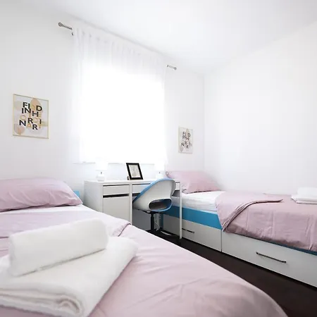 Aurora Apartment *